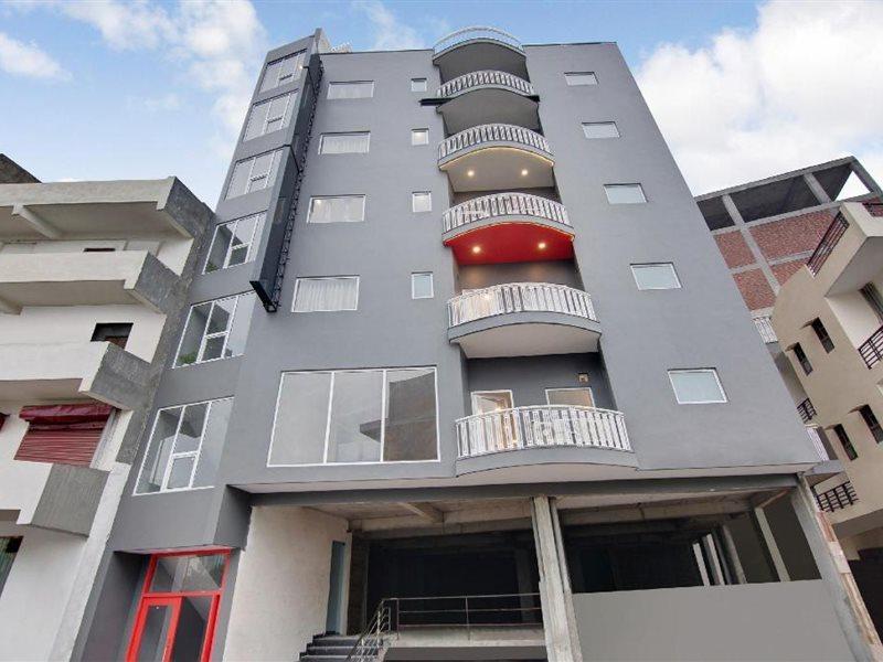 Townhouse Sector 49 Near Logix City Centre Нойда Экстерьер фото