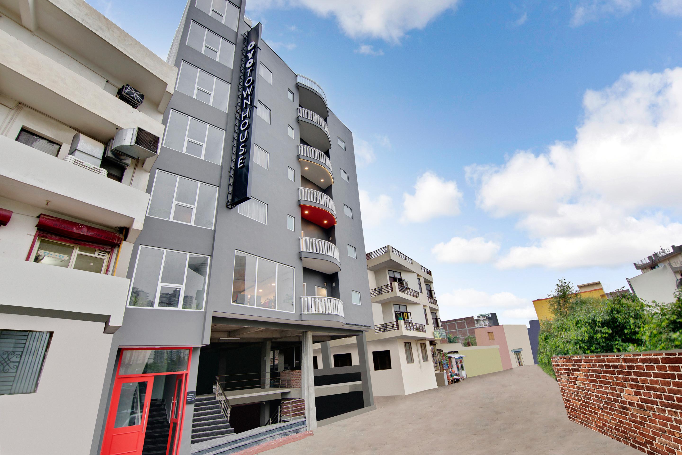 Townhouse Sector 49 Near Logix City Centre Нойда Экстерьер фото