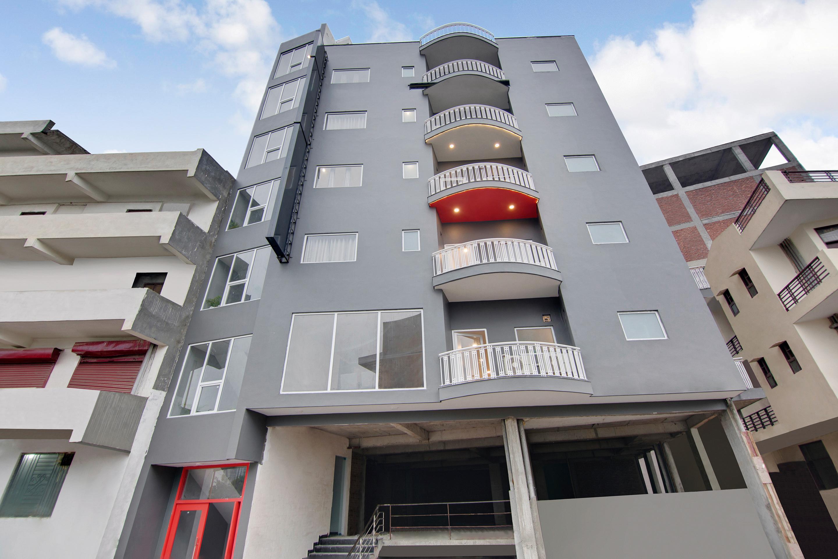 Townhouse Sector 49 Near Logix City Centre Нойда Экстерьер фото