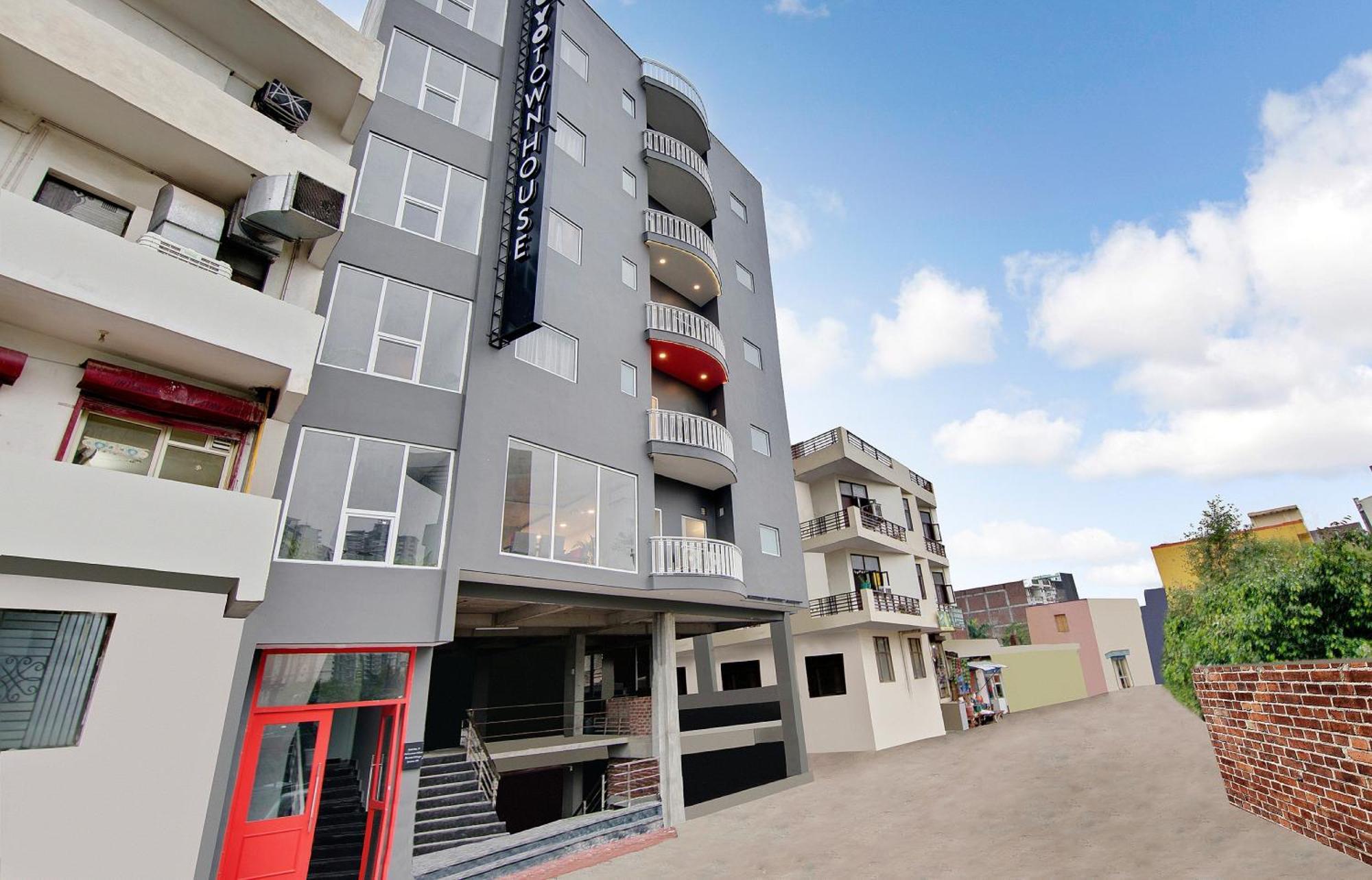 Townhouse Sector 49 Near Logix City Centre Нойда Экстерьер фото